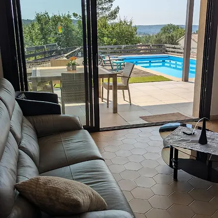 Charming House With Private Pool In ريوم